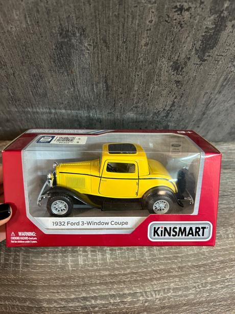 Kinsmart - model ford 3 - 1932 window coupe,