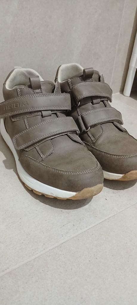 Kožené tenisky, protetika,36