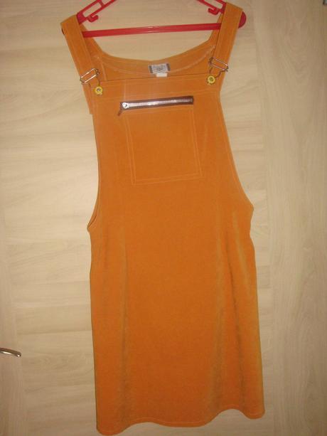 Oranžové šaty na traky, s