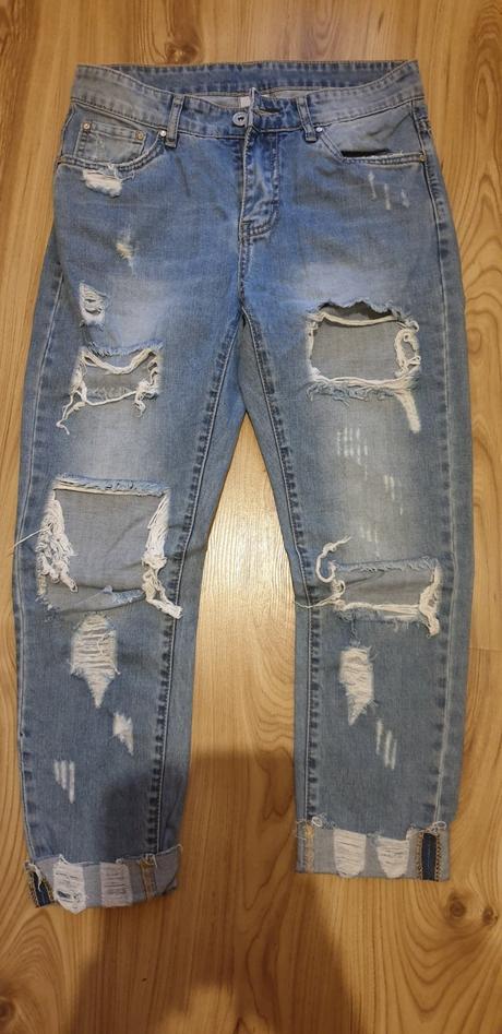 Bledomodré roztrhané rifle, 36