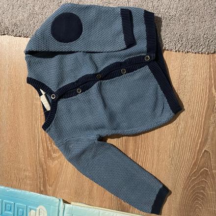 Teplý sveter na gombíky v74, lupilu,74