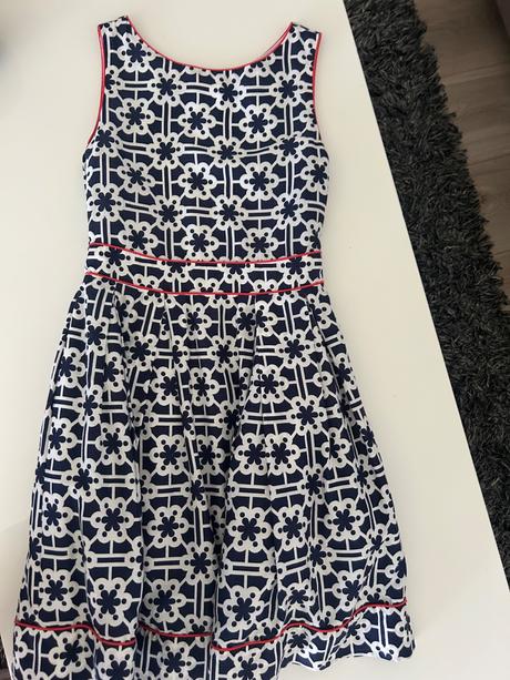 Slávnostne šaticky, 146