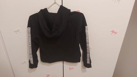 Predám nenosenú dievcensku mikinu veľ.140-146, f&f,140