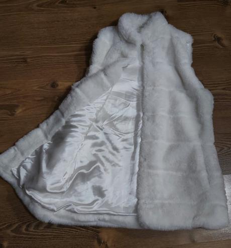 Biela kožušinová teplá vesta- nevyužitá, 158
