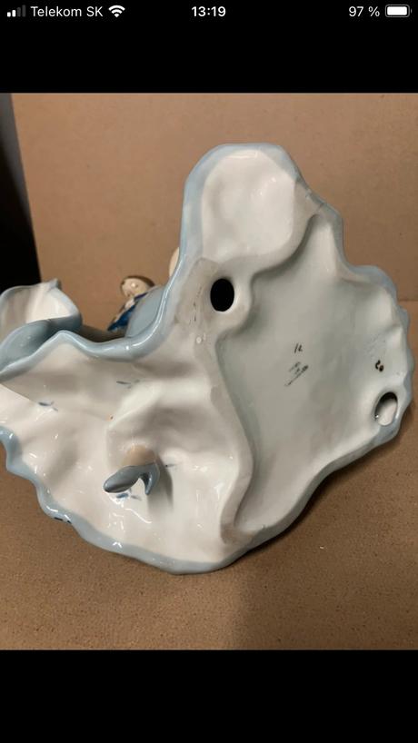 Socha tanečnica royal dux, 