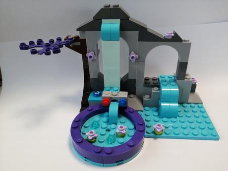 Lego vodopád, jazierko s leknami oáza,