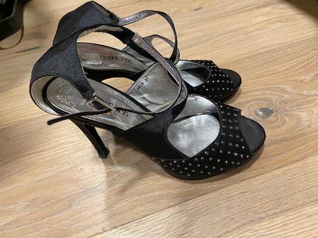 Spolocenske topanky, 37