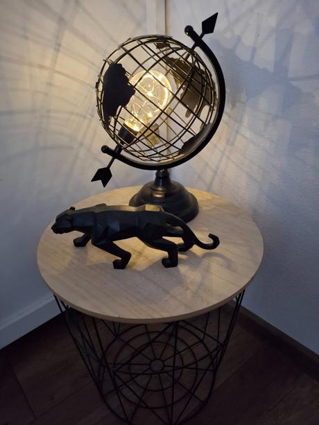 Stolová - nočná led lampa globus , da sa zasvietit,