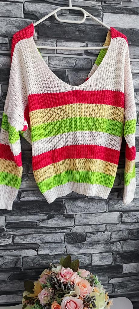 Pestroferabný sveter, 