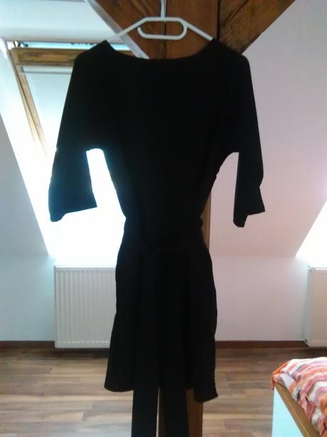 Jednoduché elegantné šaty, xs