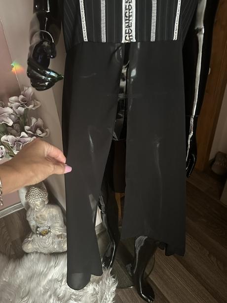 Vesta na zips s predĺženou tylovou sukňou, m