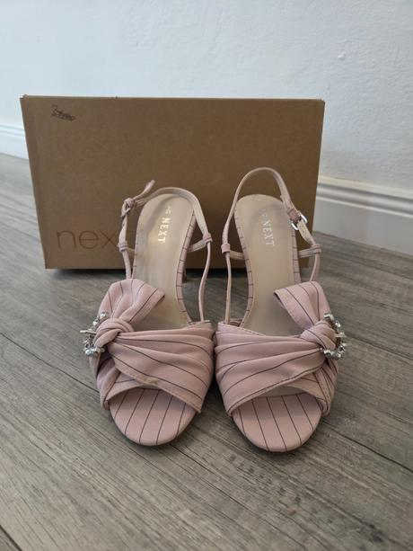 Bledoružové sandále, next,41