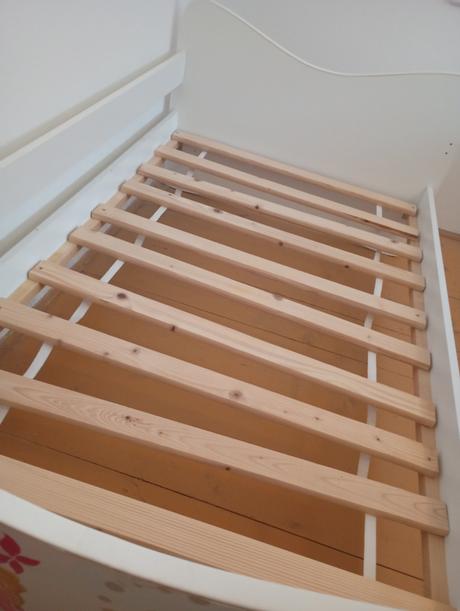 Predam detskú posteľ s matracmi a roštom, šírka (cm): 90,dĺžka (cm): 160