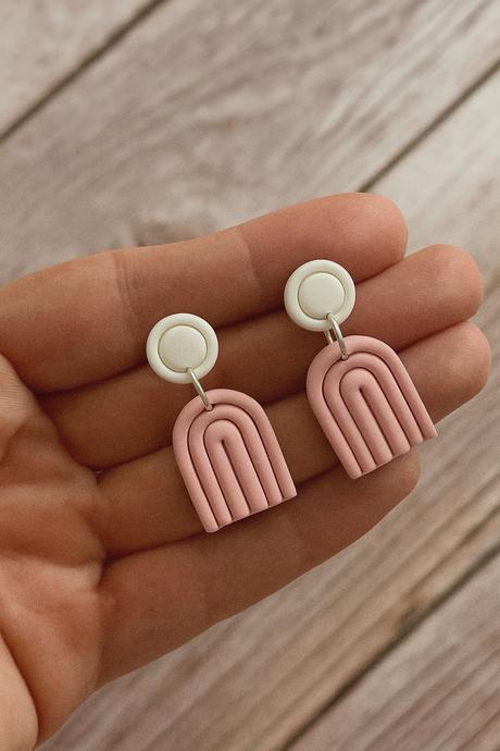 Lahucke nausnice z polymeru,