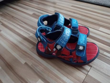 24 sandalky spiderman, 24