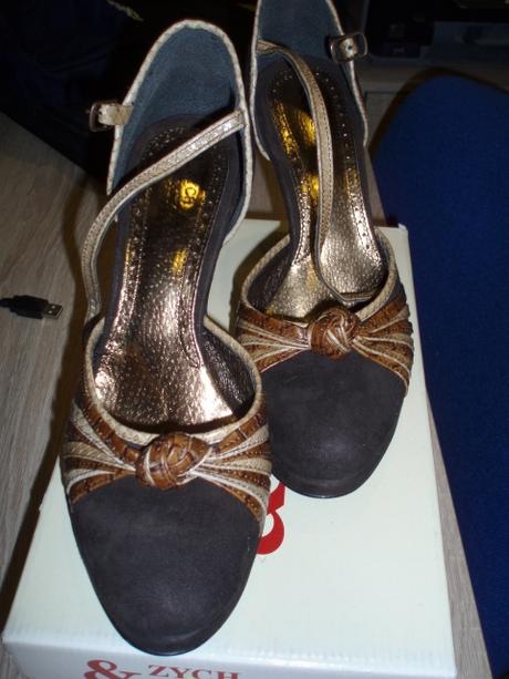 Spoločenská obuv na vysokom opätku, 25 eur, 39