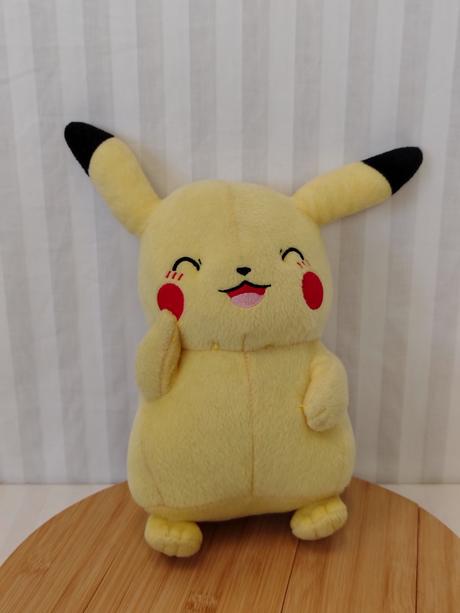 Zberateľsk plyšák pikachu tomy nintendo retro 2017,