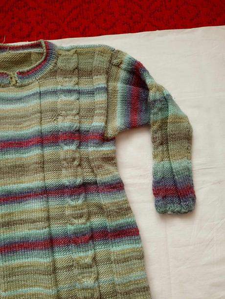 Teplý prúžkovaný pulovrik-nový, 140 / 146