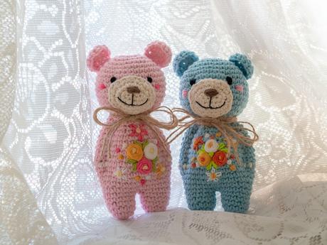 Macko, zajko s vyšívaným bruškom - rôzne farby, 