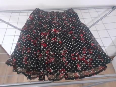 Dievcenska cierna sukna s kvetmi, orsay,164