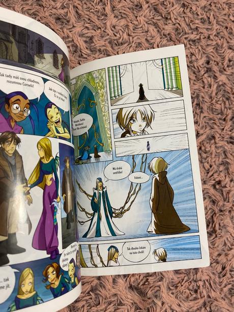 Witch s minikomixom vo vnútri knižky,