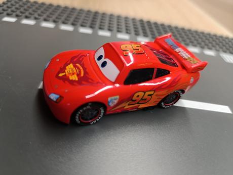 Autá cars,,mcqueen,, zo série 1.2.3.,