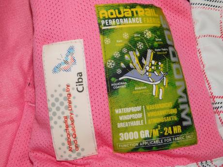 Kvalitna lyziarska bunda s odonimatelnou kapucnou, 36