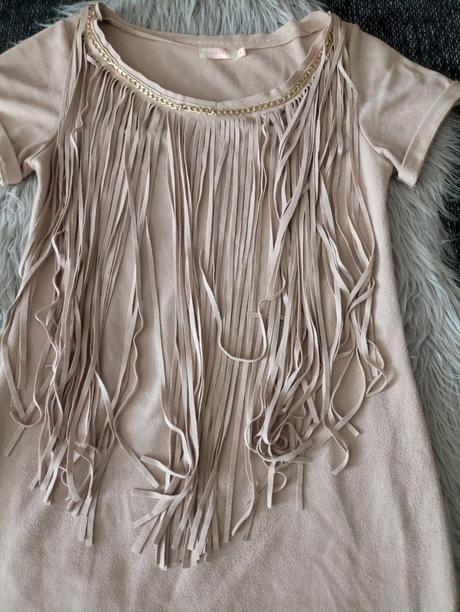 Predĺženy top so strapcami, s