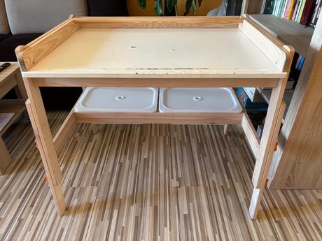 Ikea rastuci stolik,