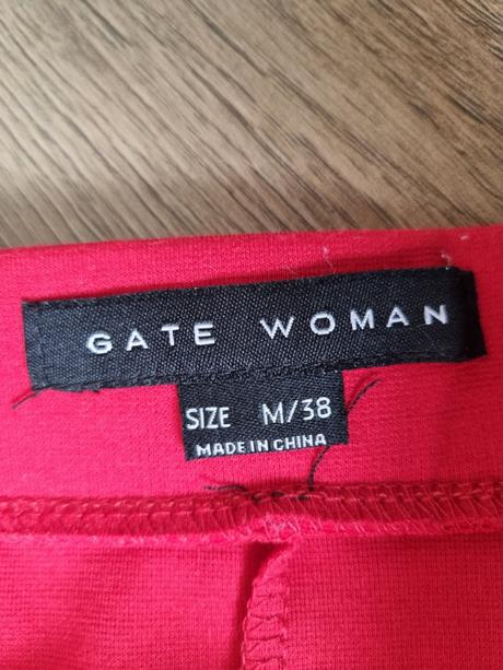 Červená elastická sukňa s, s