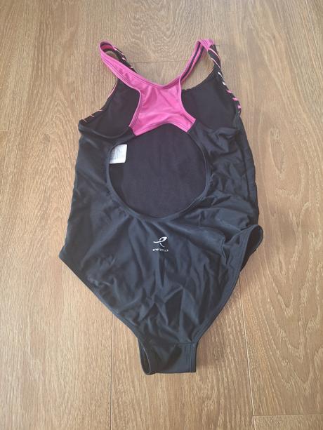 Plavky a plavecky overal, 152