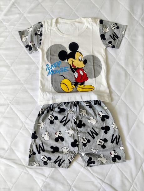 Mickey pyžamo, 86
