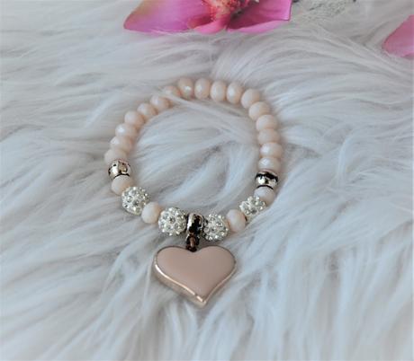 Náramok so srdiečkom, 