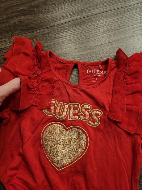 Pekne šaty guess, guess,110