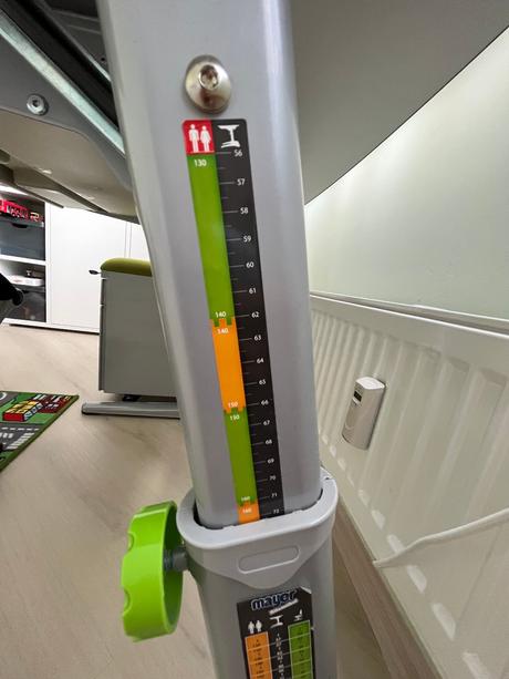 Detský rastúci stôl a stolička + kontajner,