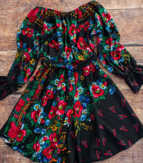 Kvetované folk saty, s