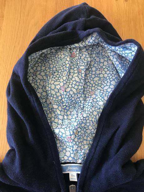 Jacadi tmavomodrý sever s kvetinovou kapucňou, jacadi,140