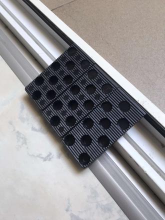 Plastové klinky na vozík, 