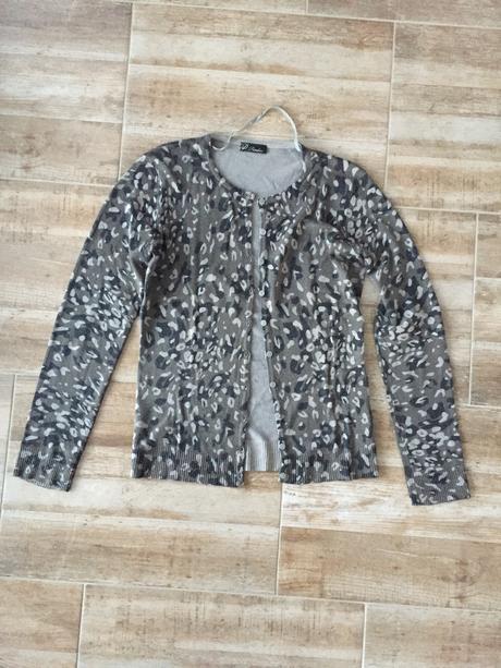 Sedy svetrik so zvieracim vzorom, pimkie,l