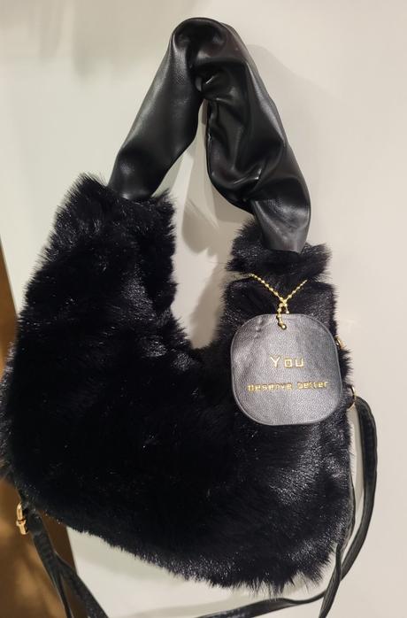 Kožušinková kabelka-čierna, 