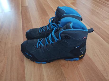 Ponúkam chlapčenskú turistické nepremokavé topánky, 38