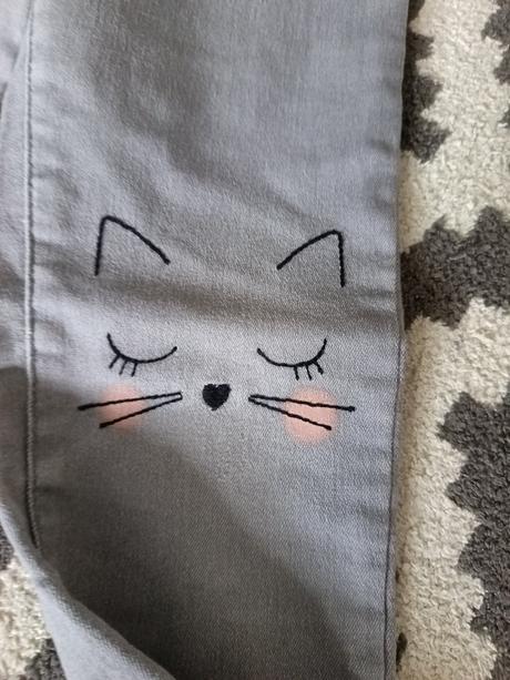 Nohavice s mačiatkami na kolienkách, h&m,116