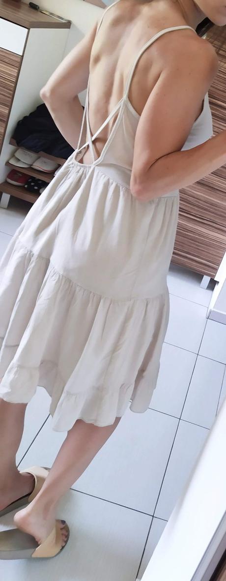 Ľahučké letné šaty s krásnym chrbátom, m