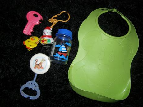 Balík hračiek a iných pomôcok pre bábatko ,