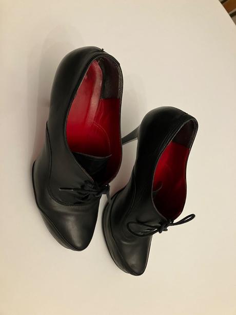 Topánky na vysokom opätku, 37