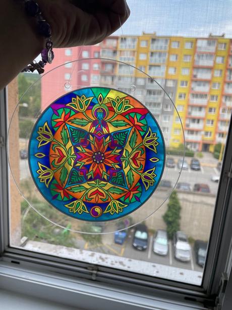 Mandala na skle,
