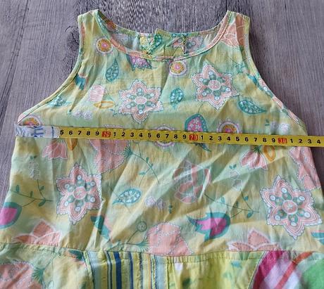 Šaty s nazberanou sukňou, 134