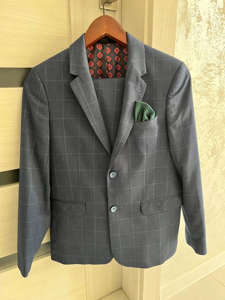 Chlapčenský oblek, 152