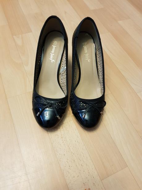 Krasne cierne lodicky, 40