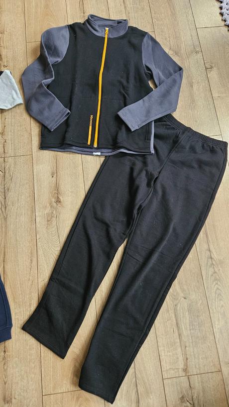 2x teplákové súpravy, in extenso,164